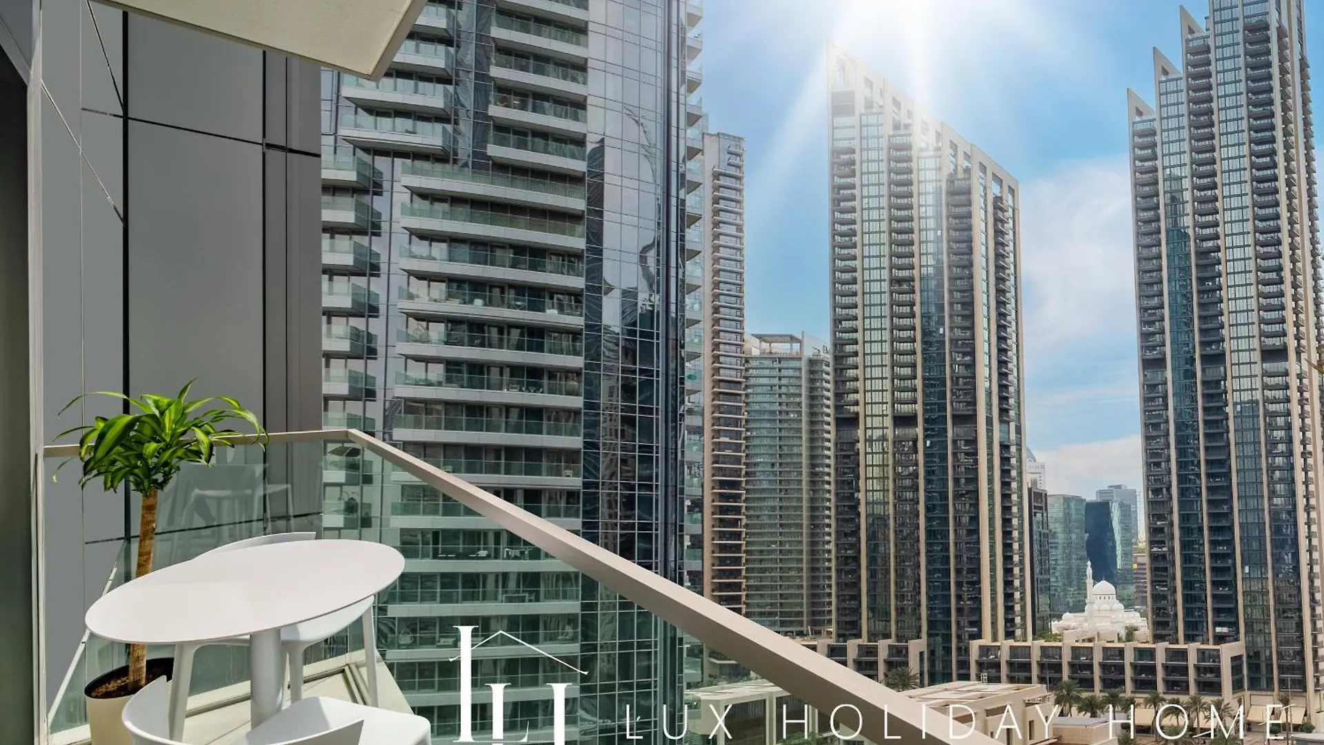 Lux The Grande Signature Skyline Suite 2 Dubai